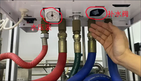 壁掛爐注水開(kāi)關(guān)和水壓表